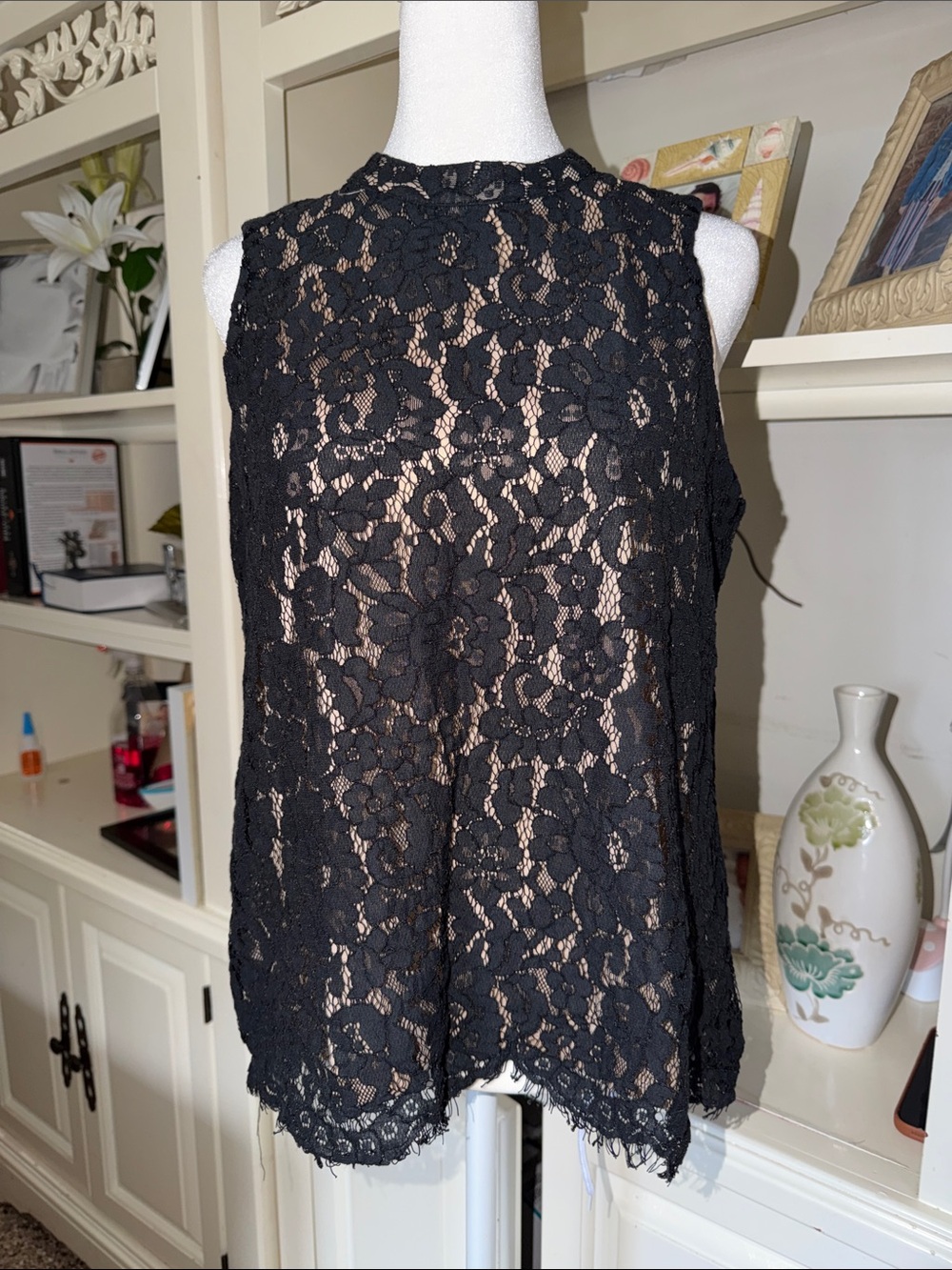Rose & Olive Black Floral Lace Sleeveless Camisole